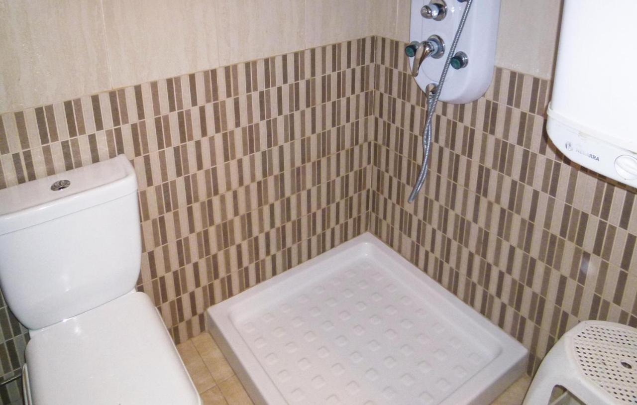 Nice apartment in Benalmdena Costa with 1 Bedrooms, WiFi&Outdoor swimming pool Benalmádena Buitenkant foto